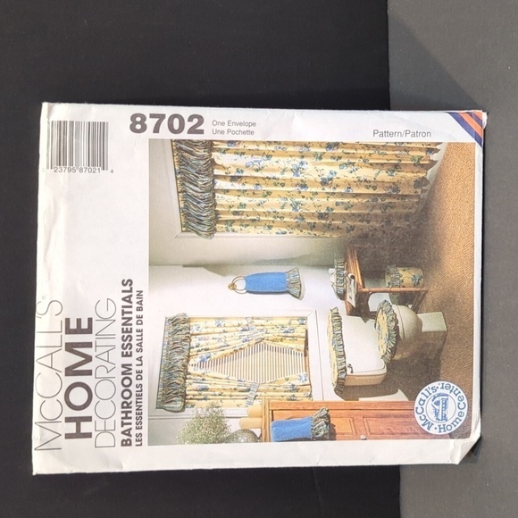 McCall's 8702 Home Decorating Bathroom Essentials Shower Curtain Towels Uncut - Picture 1 of 3